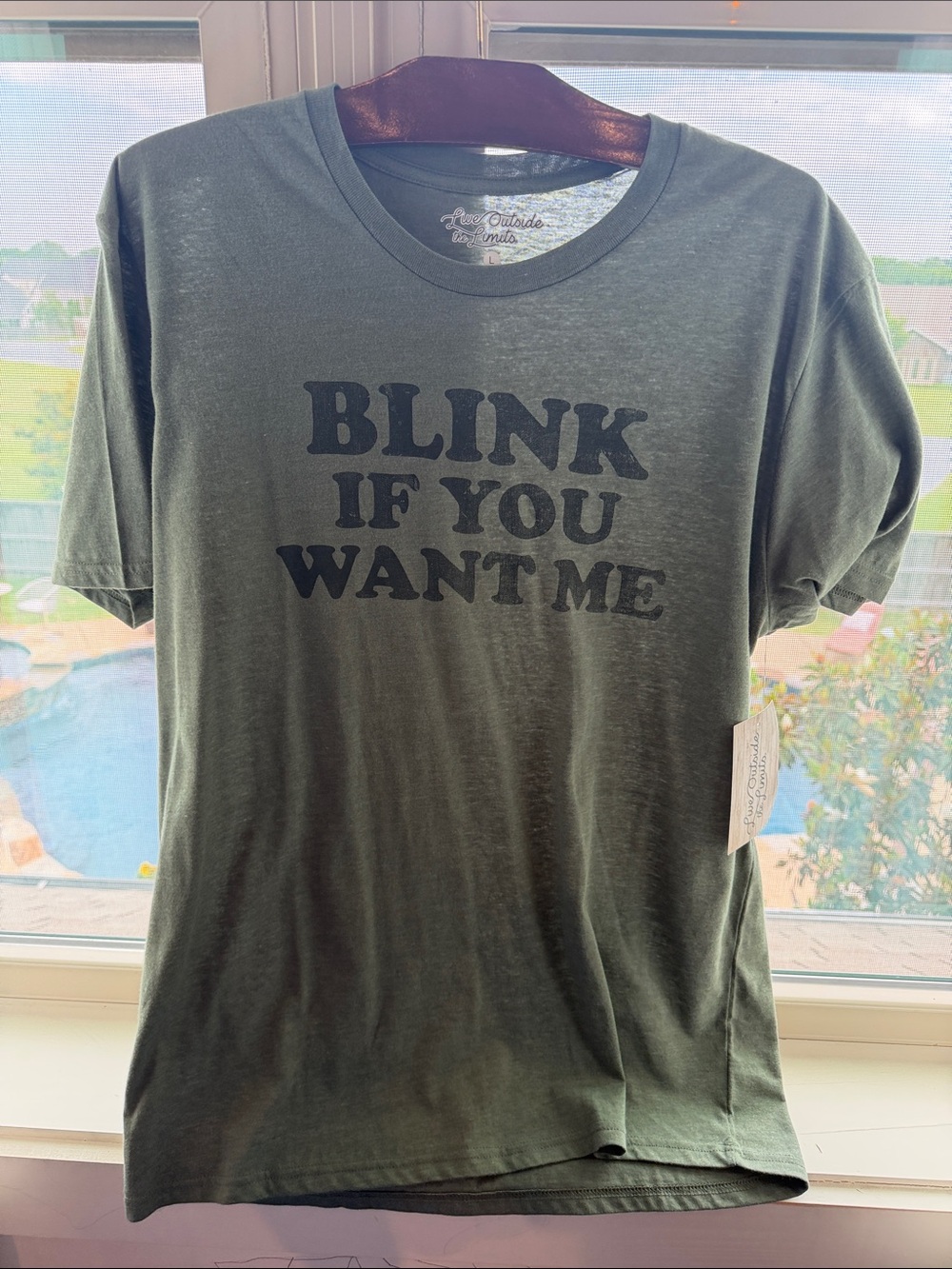 Graphic Tee "Blink If You Want Me" in Olive Green